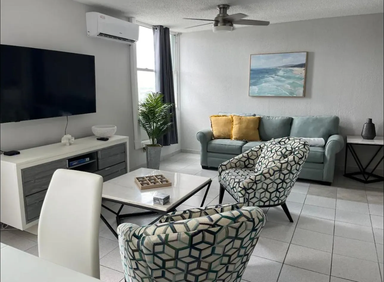 Contacts de Oceanfront In Luquillo